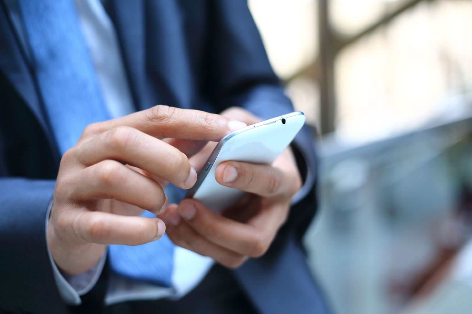 Morgan Stanley Fines Its Own Employees Over Messaging