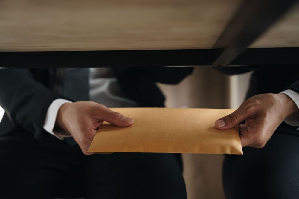 UK FCA Bans Former Credit Suisse Bankers for Bribery
