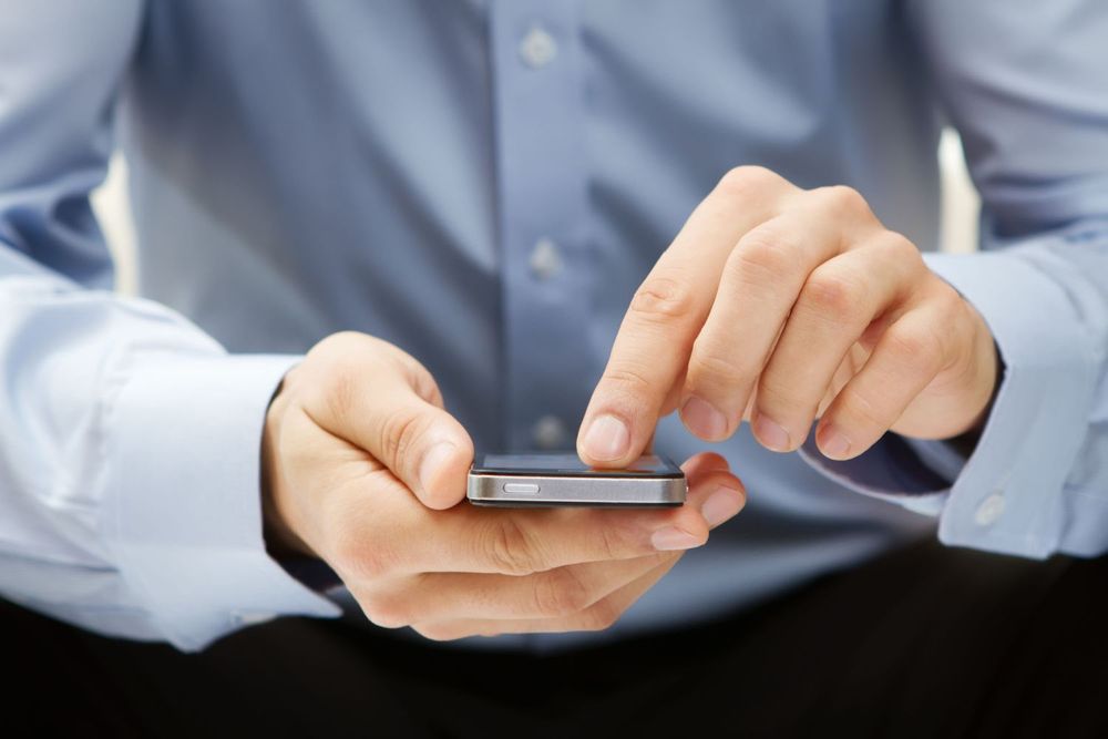 US SEC Fines 12 Firms Over Employee Messaging