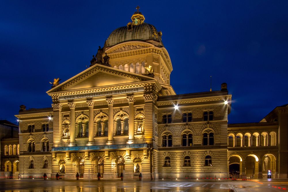 Swiss Lawmakers Back Tougher UBS Capital Rules