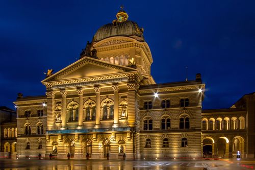 Swiss Lawmakers Back Tougher UBS Capital Rules